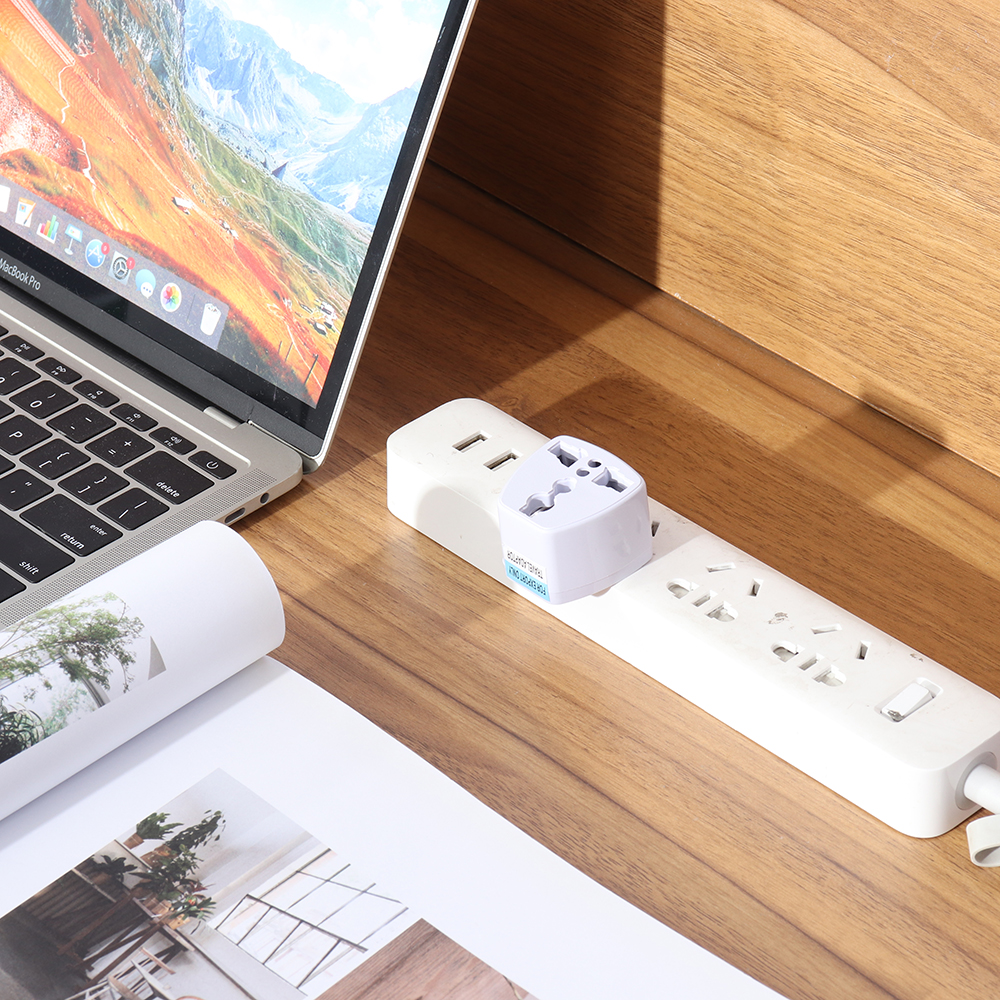Universal-to-EU-European-Portable-Power-Adapter-Plug-Converter-Socket-Mini-For-PhoneComputerCamera-1638278-2